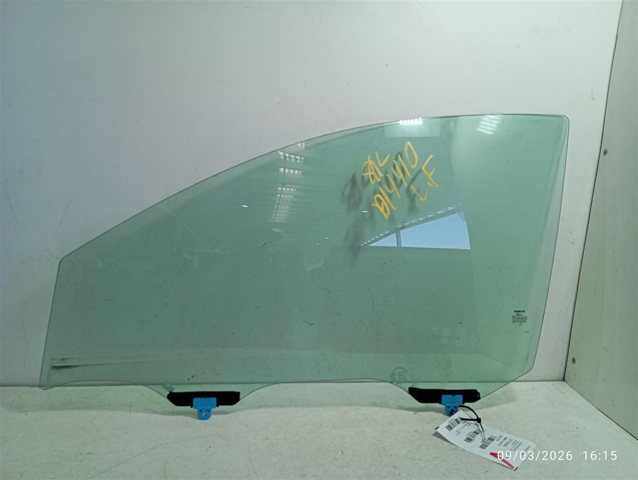 2013 Nissan VERSA Door Glass, Front