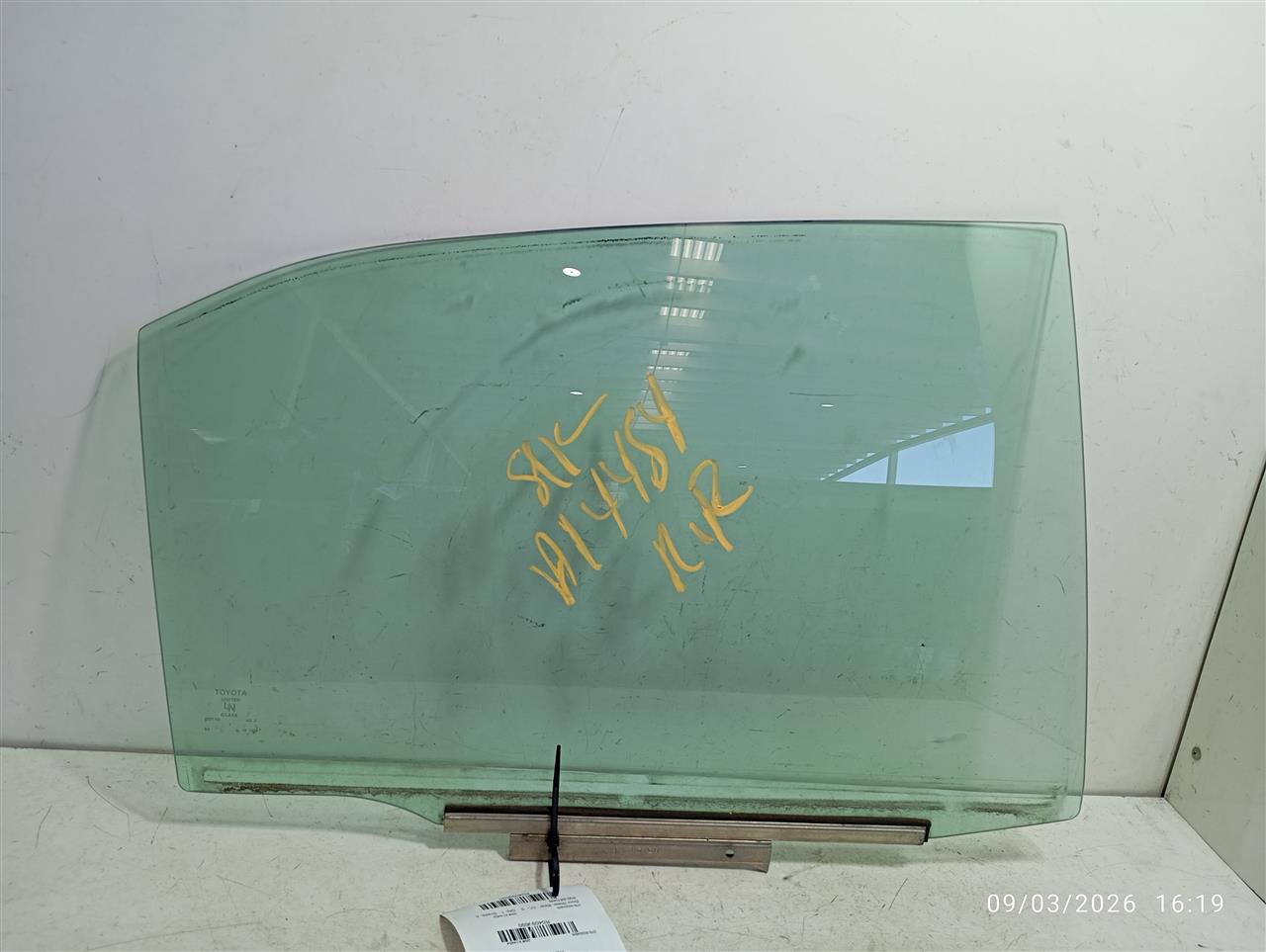 2011 Toyota CAMRY Door Glass, Rear