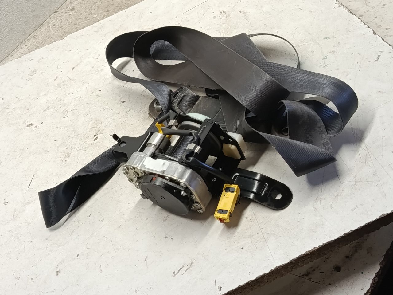 Used 2009 Honda CIVIC retractor - Stock #H20195