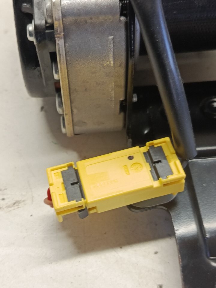Used 2009 Honda CIVIC retractor - Stock #H20195