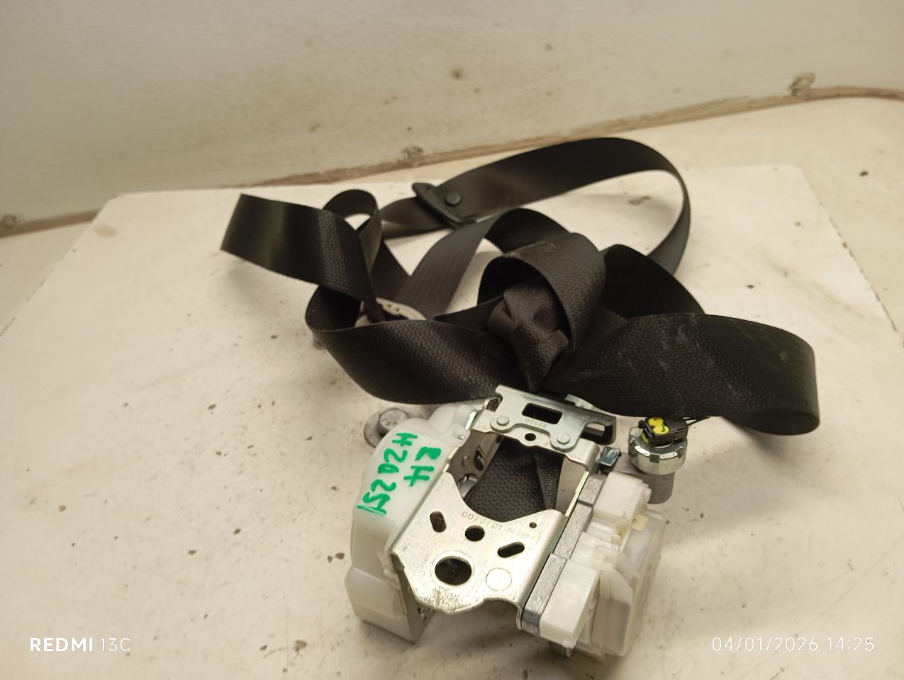 Used 2014 Toyota RAV4 retractor - Stock #H20251