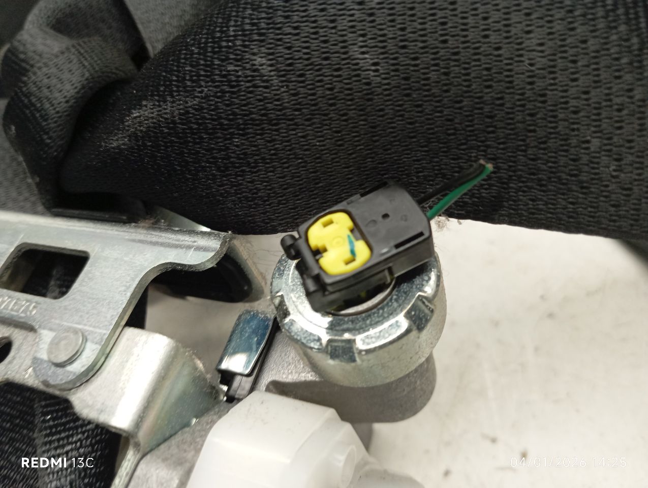 Used 2014 Toyota RAV4 retractor - Stock #H20251