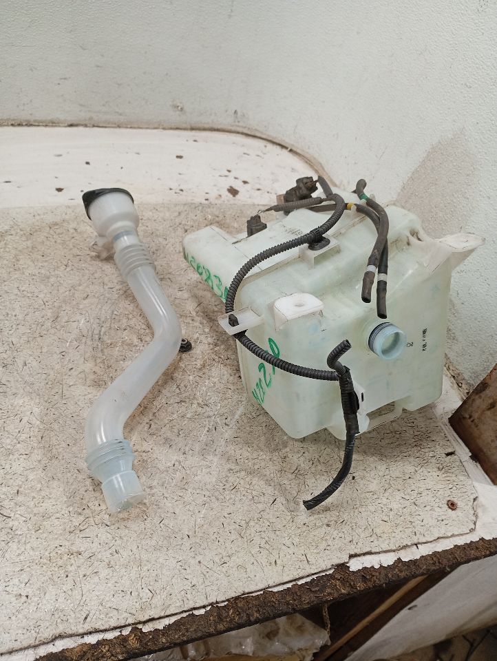 2018 Toyota HIGHLANDER Wash Reservoir Assy
