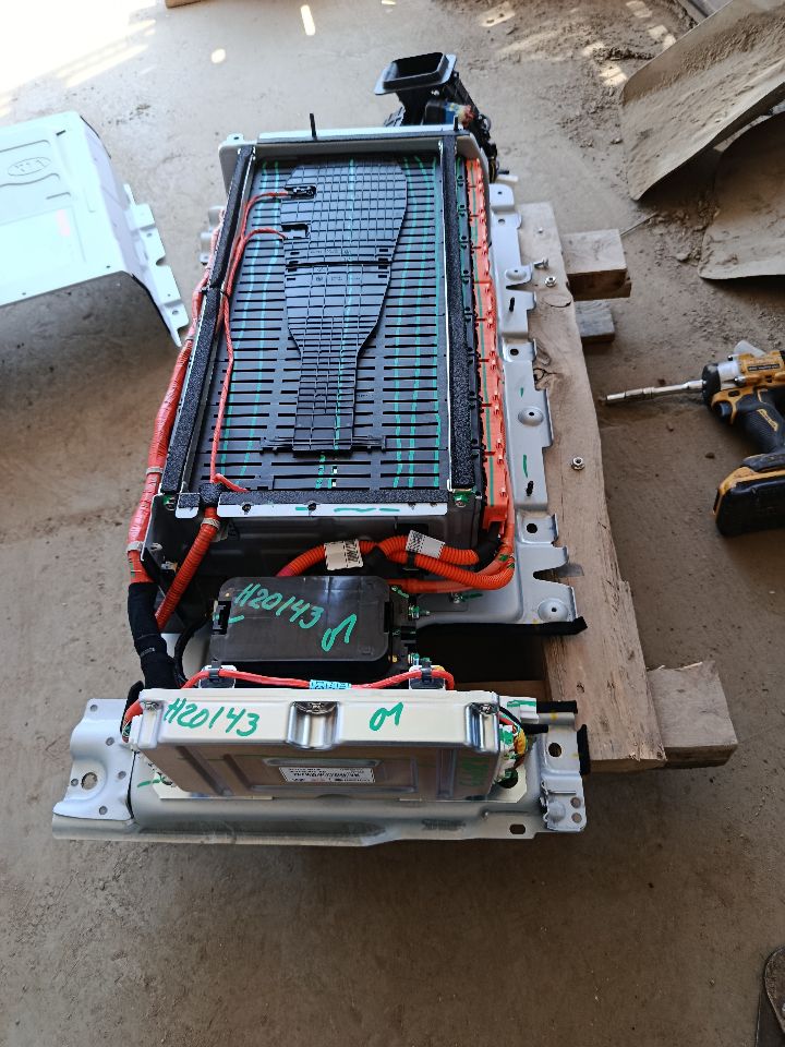 2013 Hyundai SONATA Battery