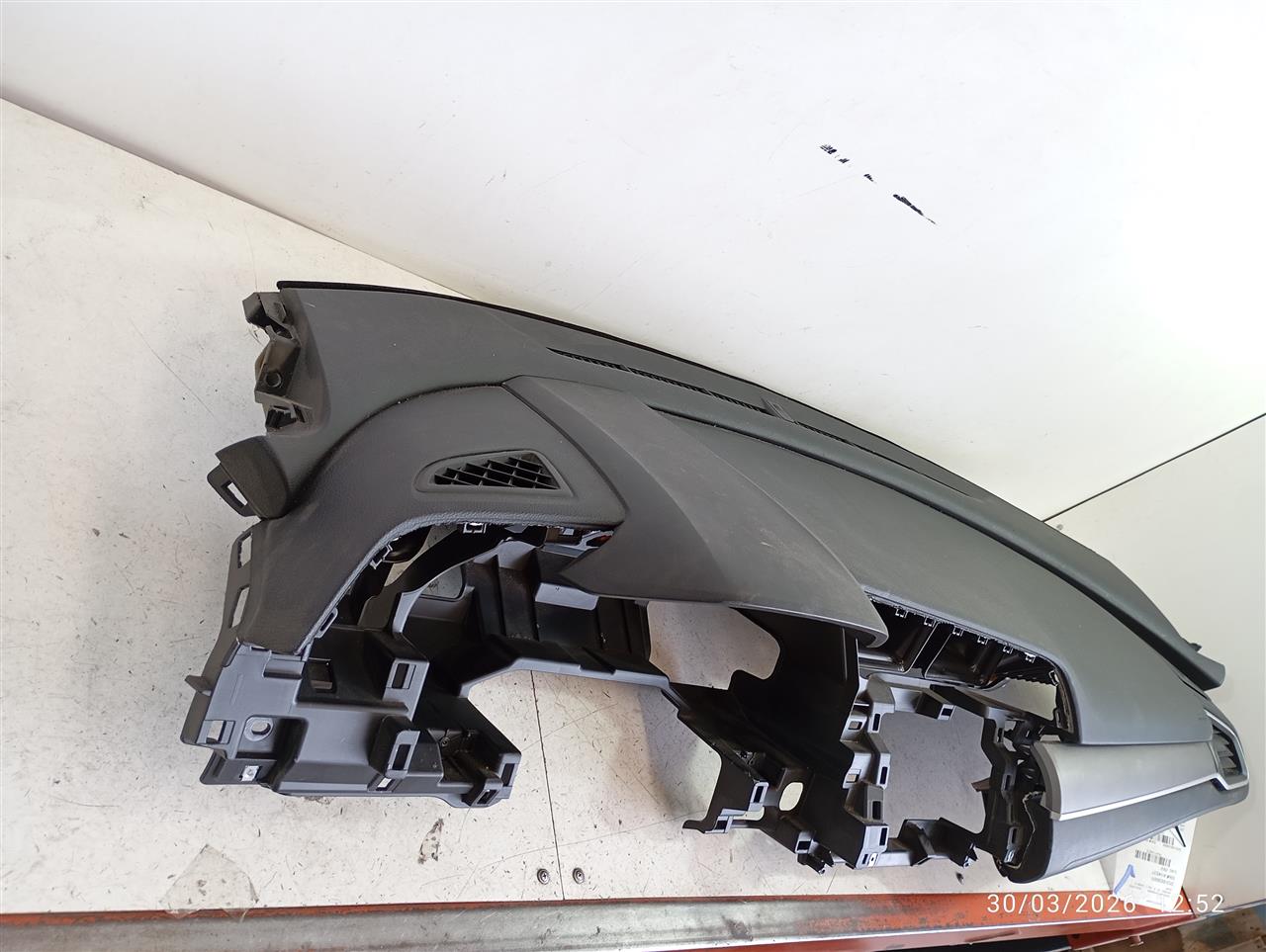 Part image 3