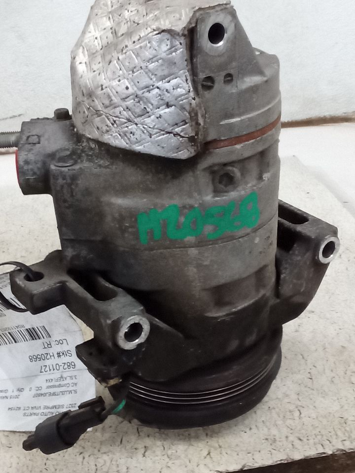 2015 Ford NAVIGATOR AC Compressor