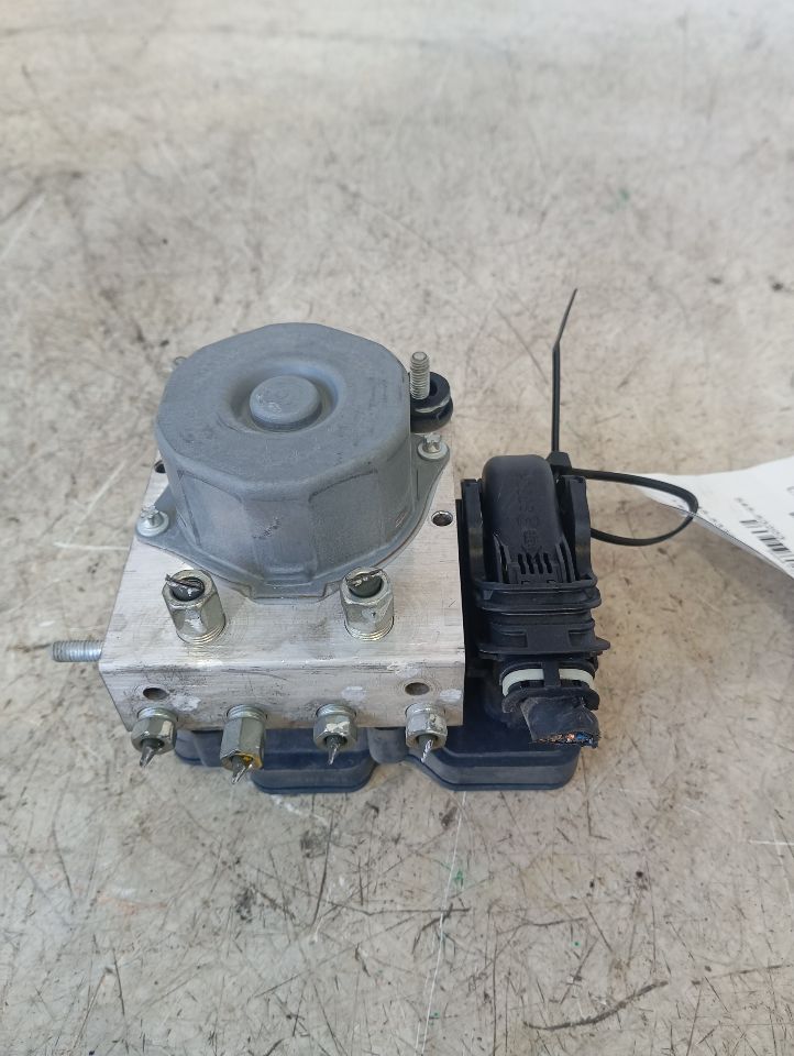 Used 2015 Nissan SENTRA rear disc brakes - Stock #A14658