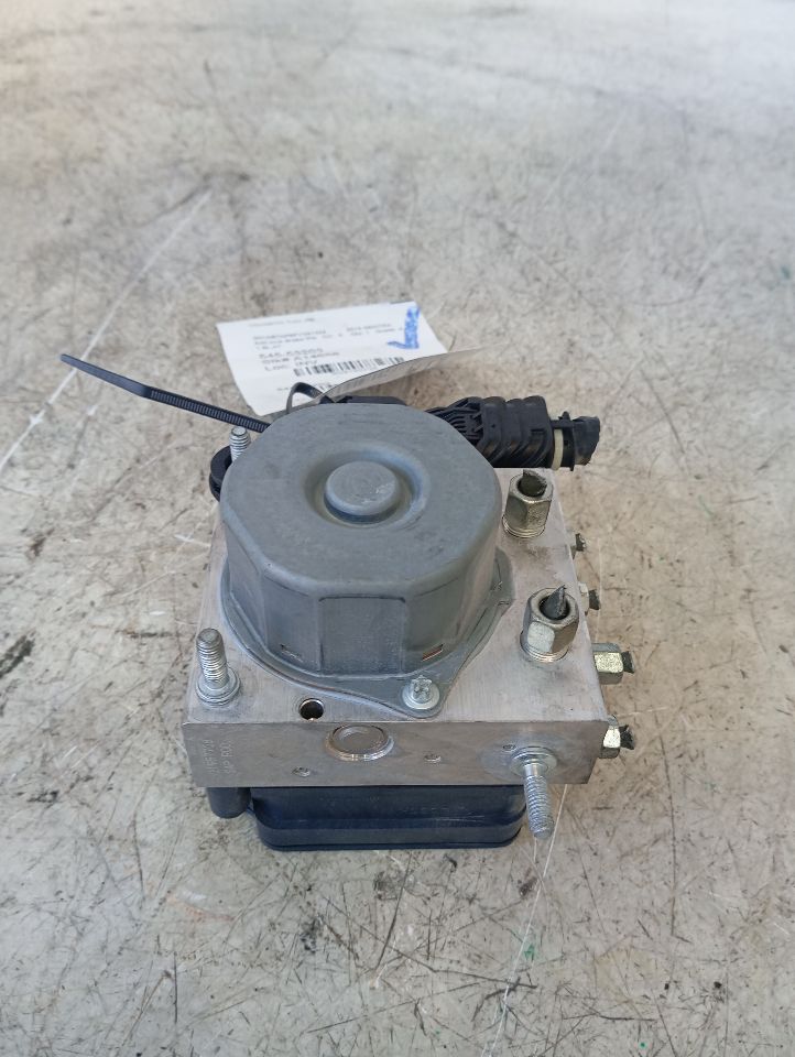 Used 2015 Nissan SENTRA rear disc brakes - Stock #A14658