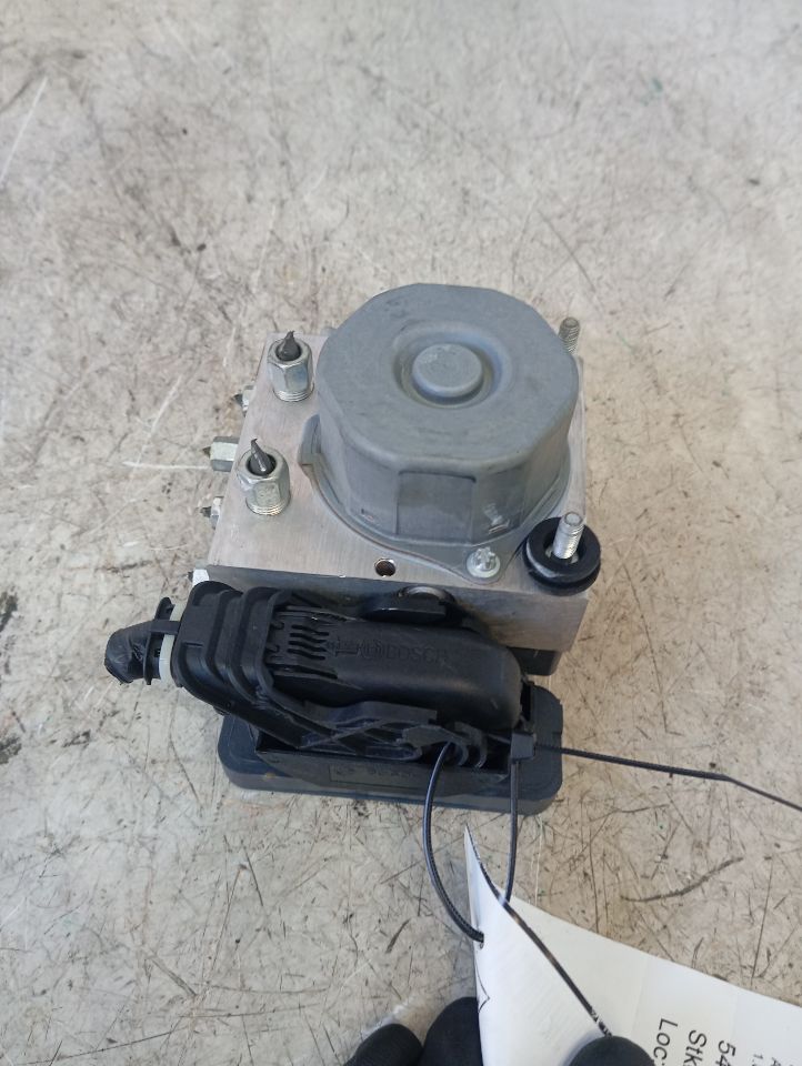 Used 2015 Nissan SENTRA rear disc brakes - Stock #A14658