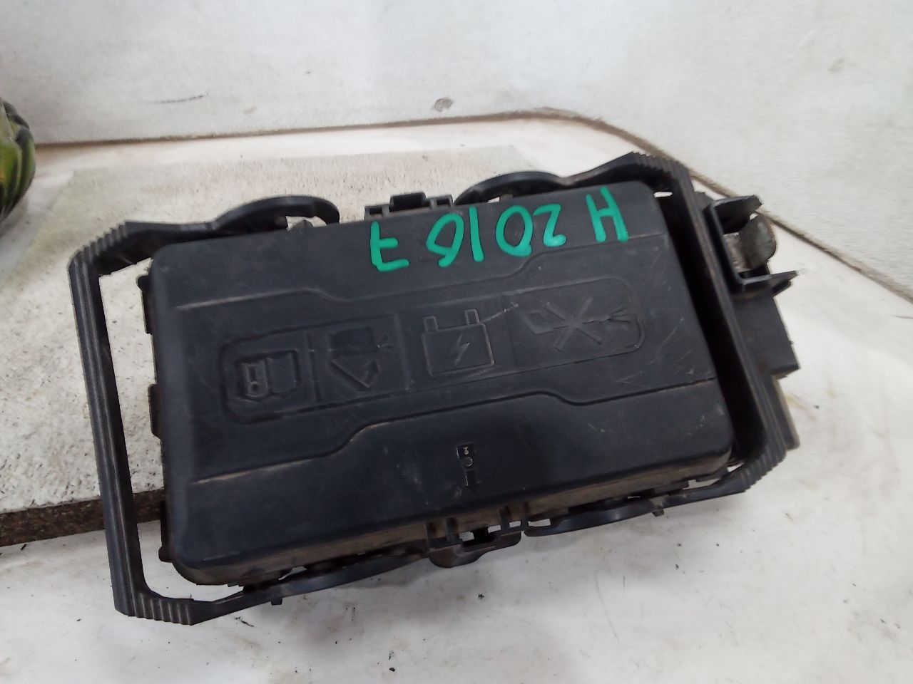 2019 General Motors MALIBU Fuse Box, Engine