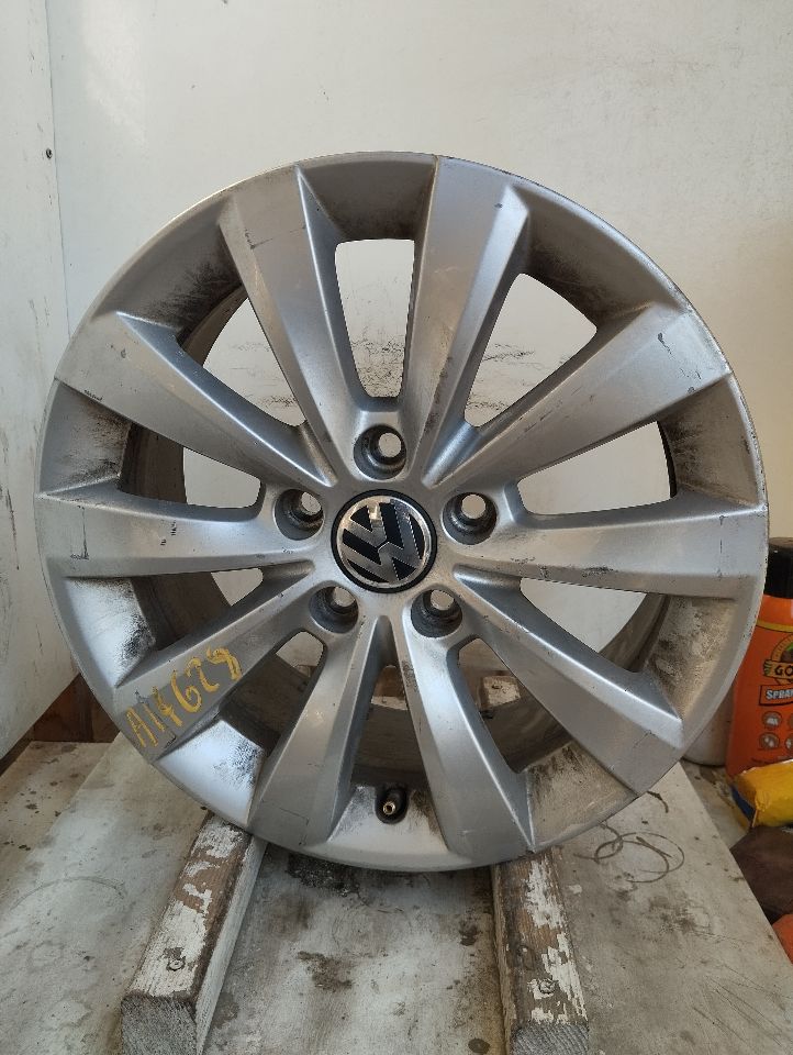 2015 Volkswagen BEETLE Wheel