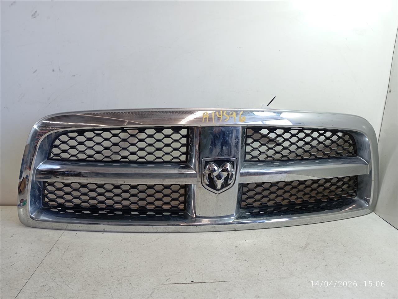 2011 Chrysler DODGE 1500 PICKUP Grille