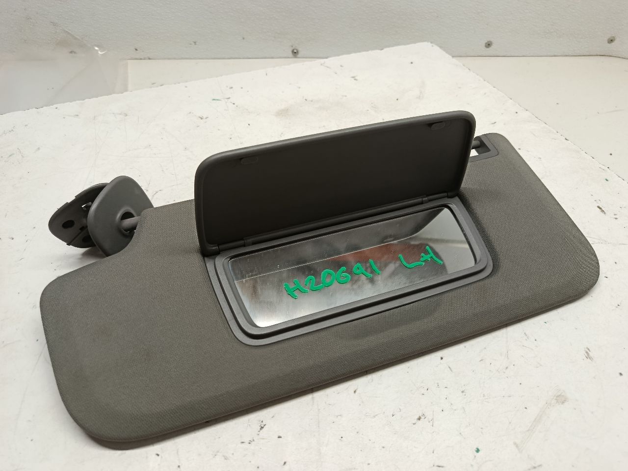 2021 General Motors SILVERADO 1500 PICKUP Sun Visor