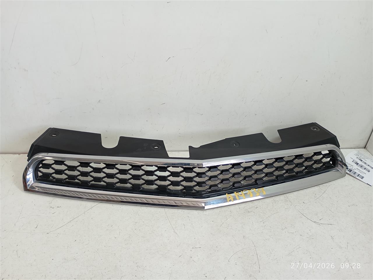 2011 General Motors EQUINOX Grille
