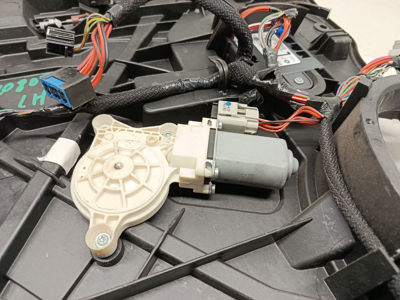 Part image 3