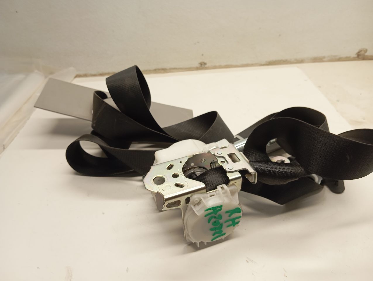 Used 2020 Toyota CAMRY Seat Belt, Front - Stock #H20921