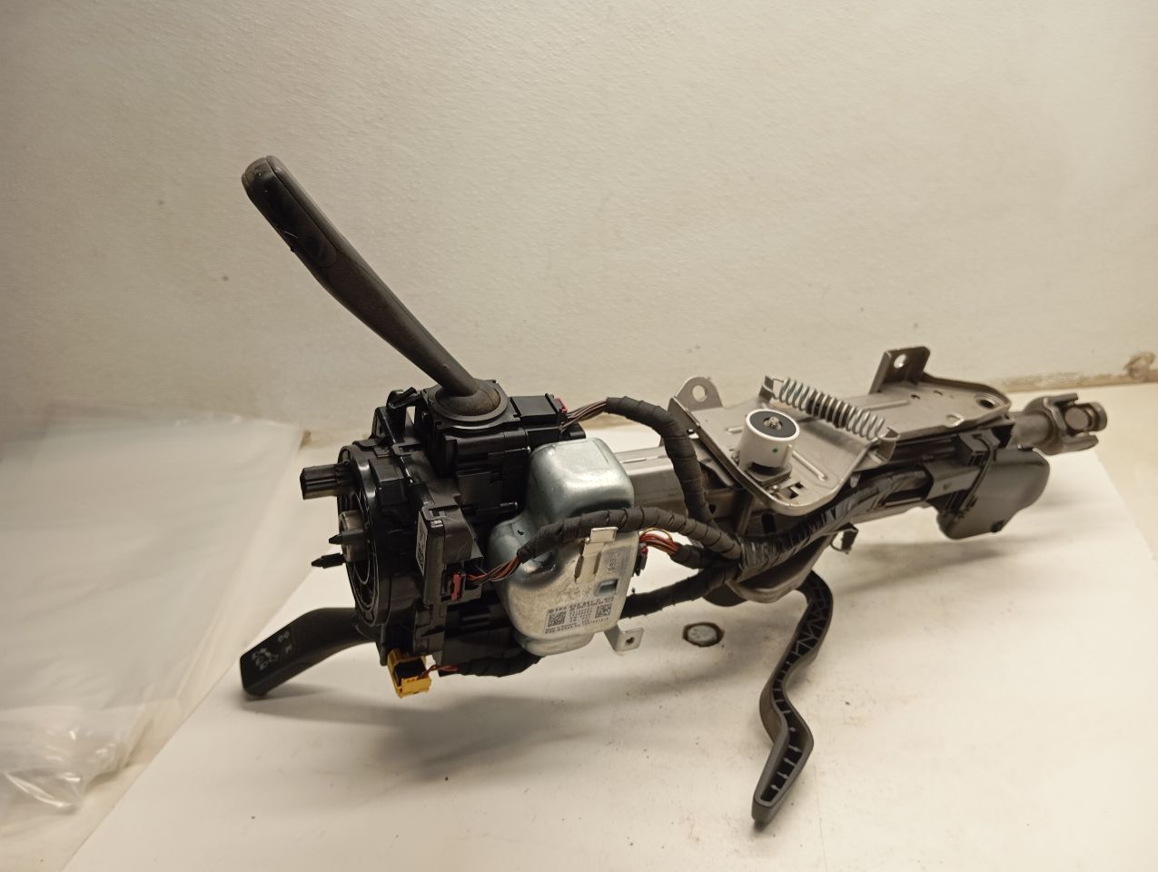 2015 Volkswagen JETTA Steering Column
