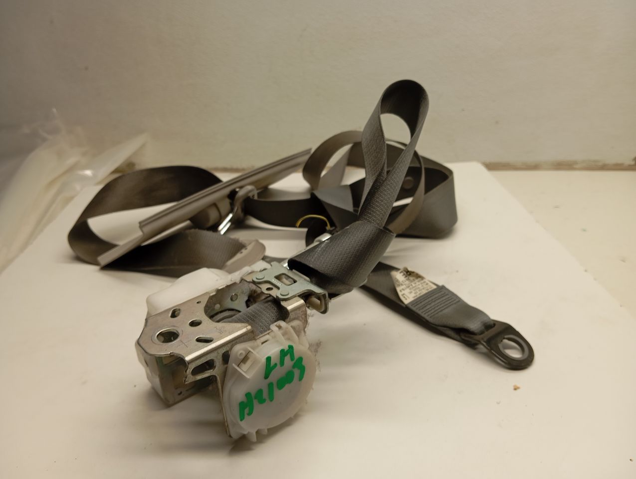 Used 2014 Toyota COROLLA retractor - Stock #H21003