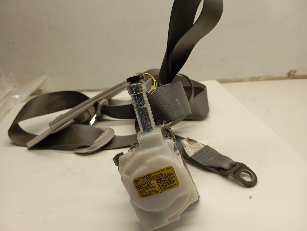 Used 2014 Toyota COROLLA retractor - Stock #H21003