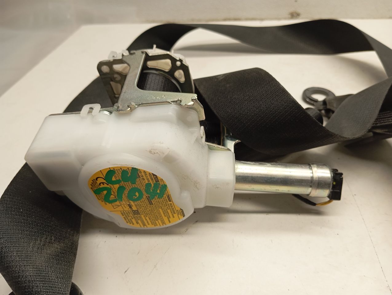 Used 2018 Toyota CAMRY retractor - Stock #H21041