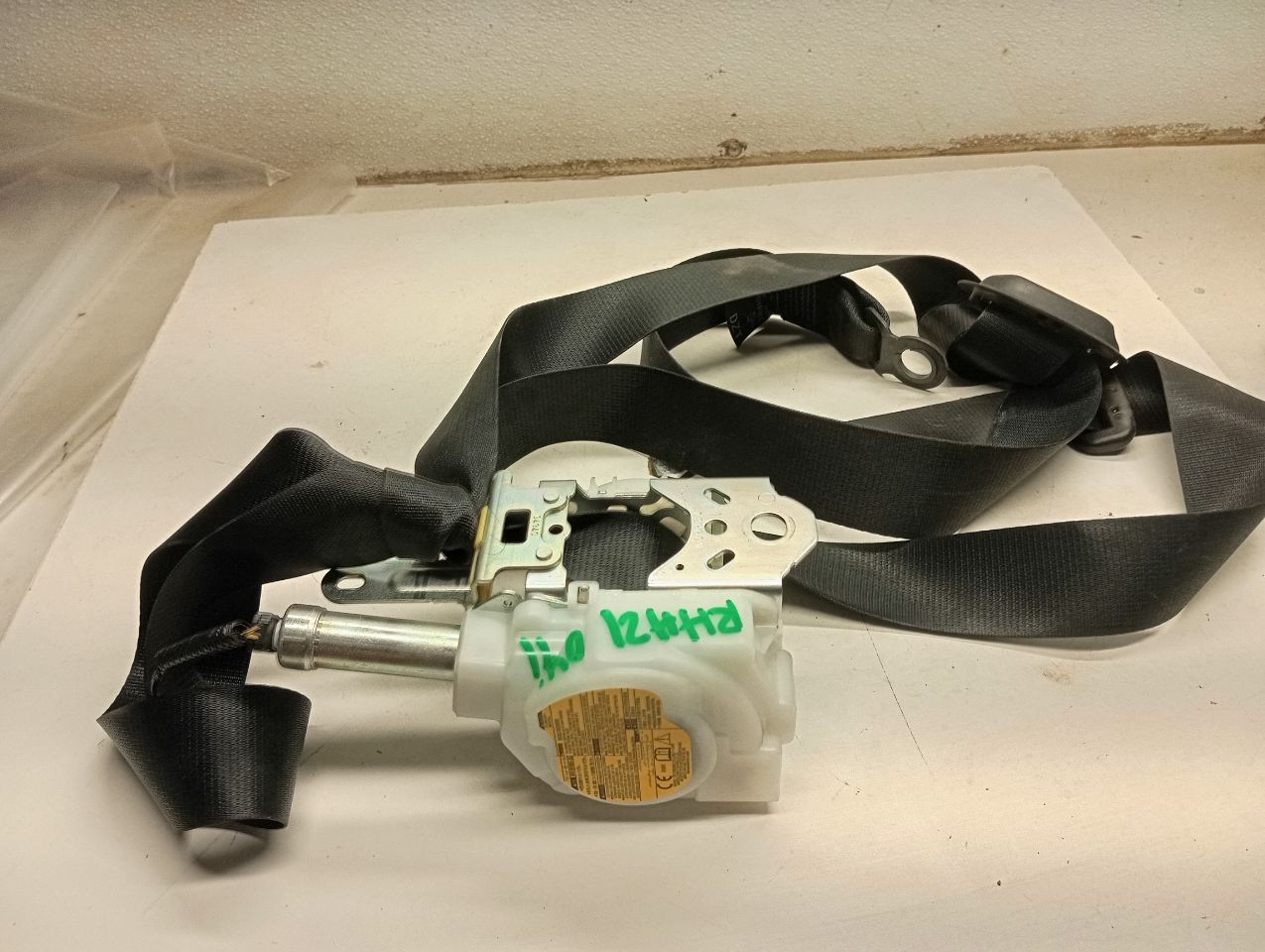 Used 2018 Toyota CAMRY retractor - Stock #H21041