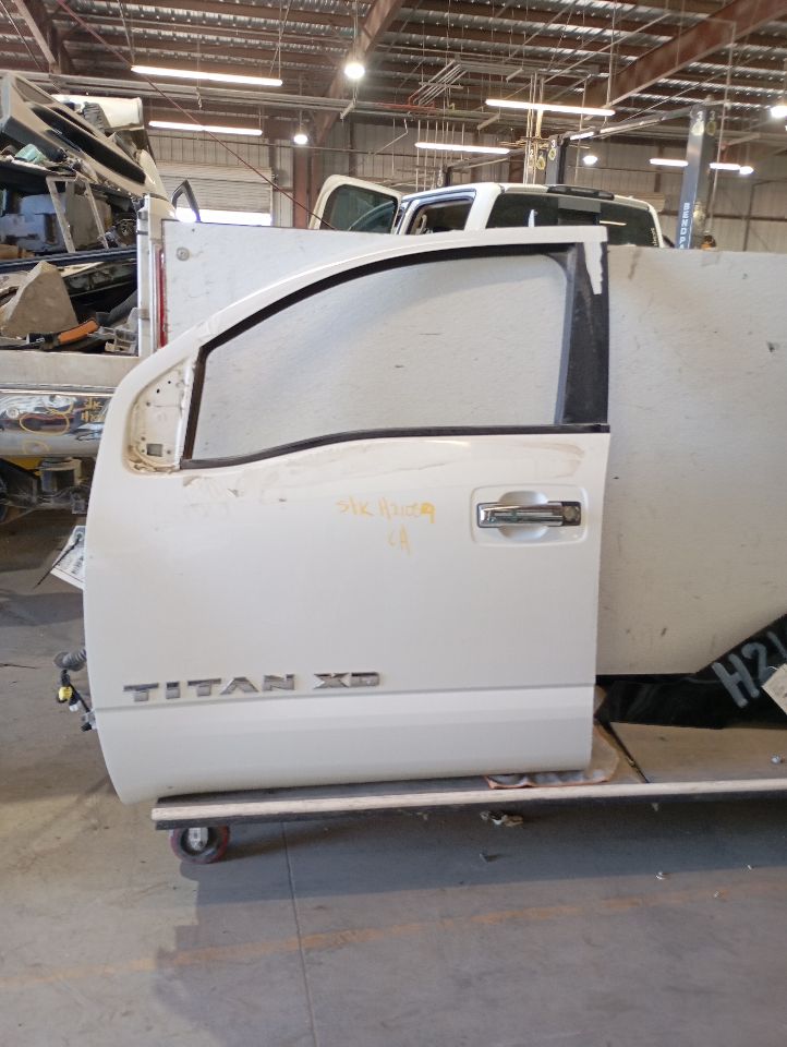 2018 Nissan TITAN XD Door Assembly, Fr