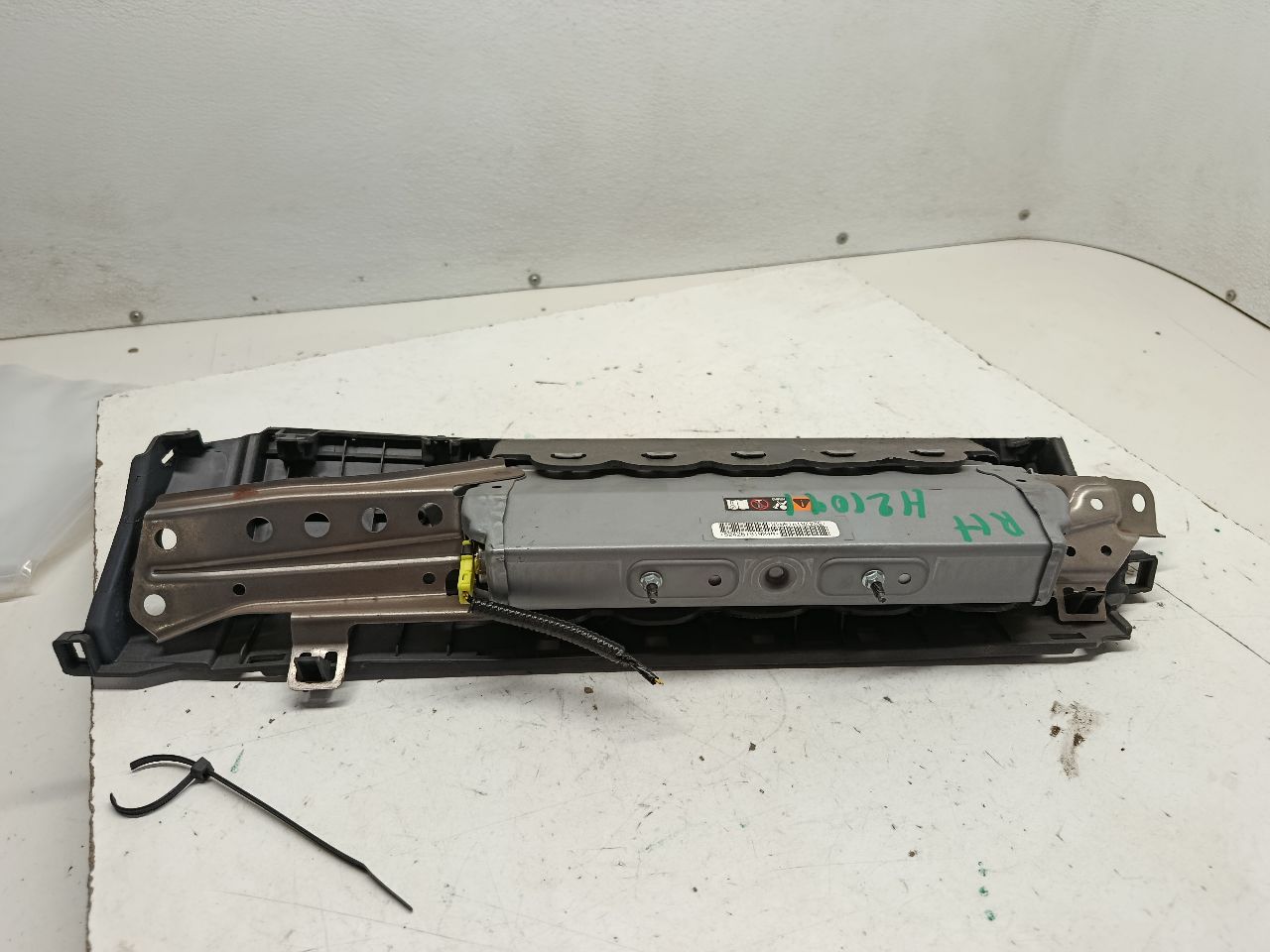 Part image 3