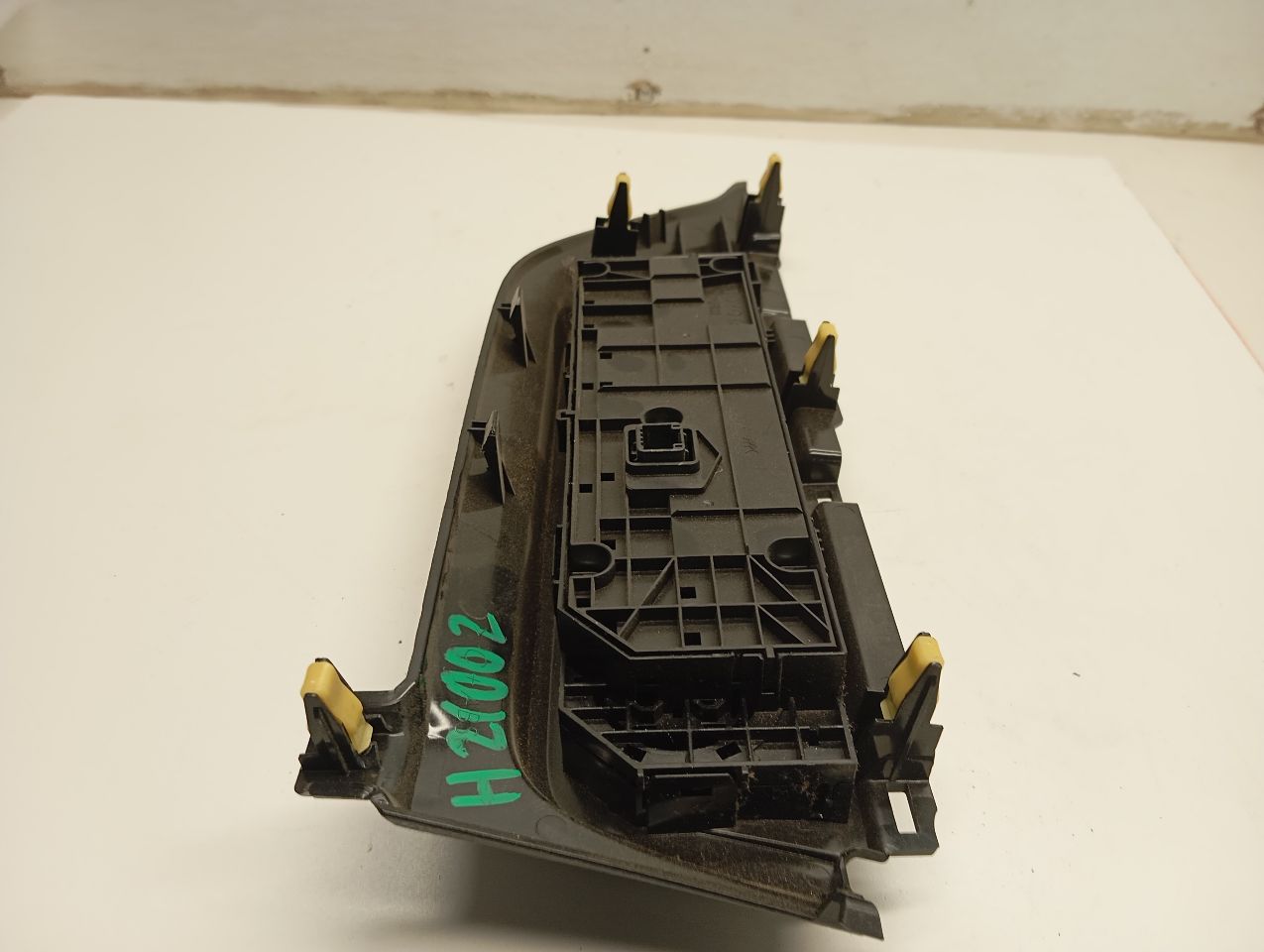 Part image 3