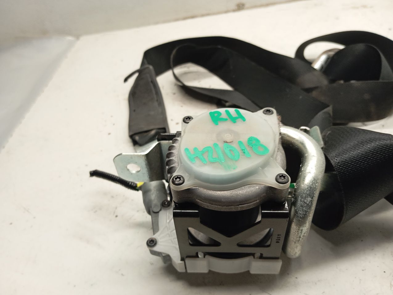 Used 2016 Honda HR-V retractor - Stock #H21018