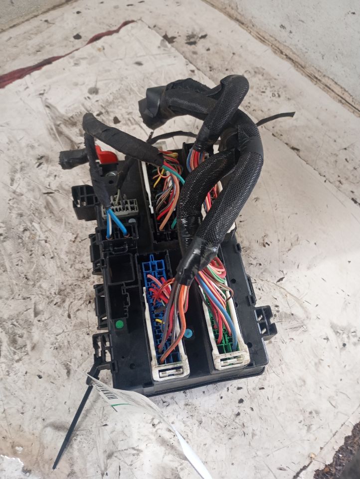 2016 Jeep GRAND CHEROKEE Fuse Box, Engine