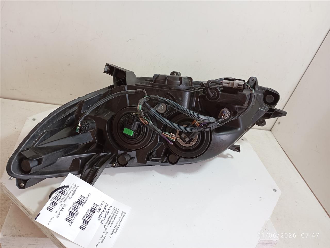 2015 Toyota SIENNA Headlamp Assembly