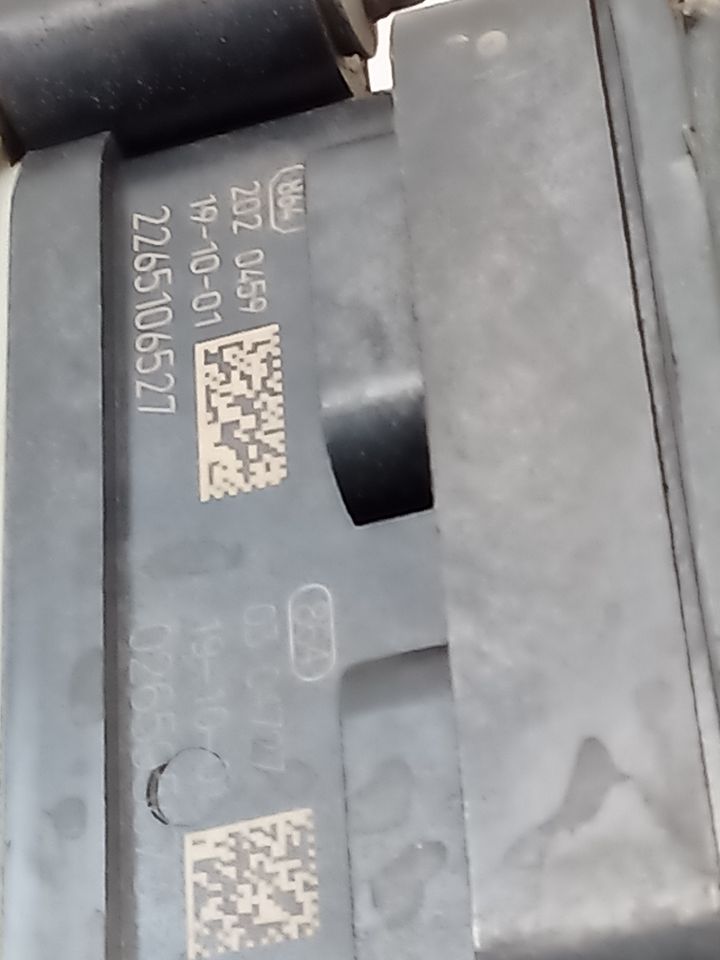 Part image 7