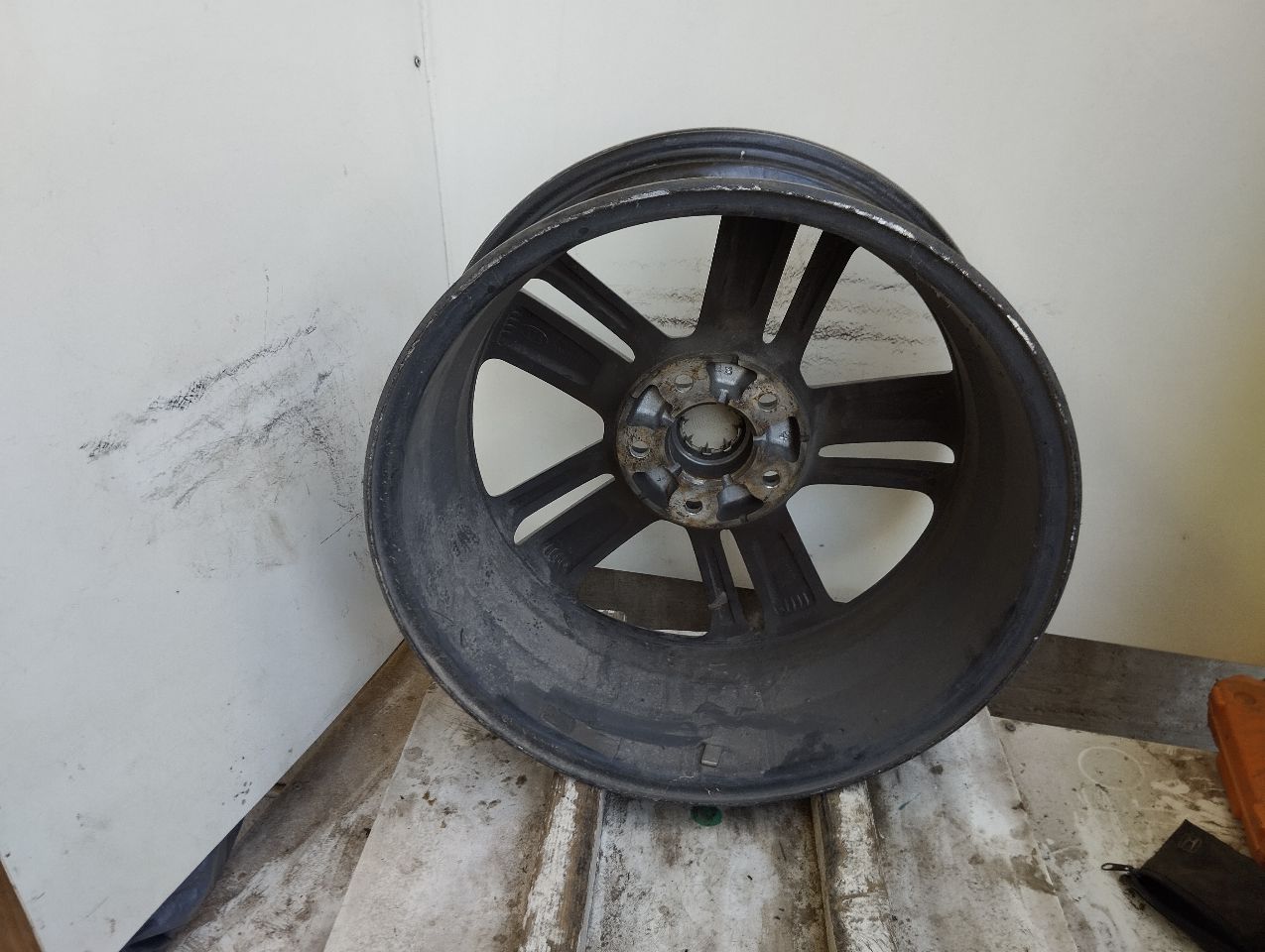 Part image 3