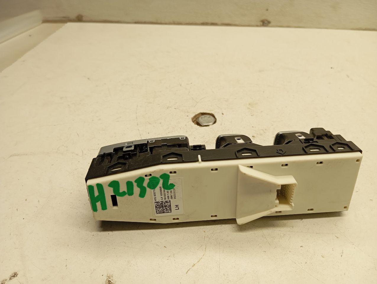 Part image 3
