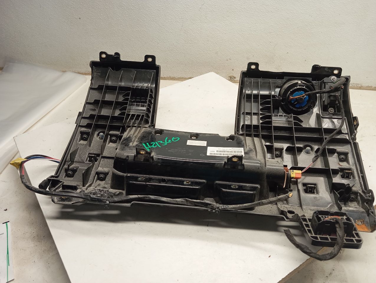 Part image 3