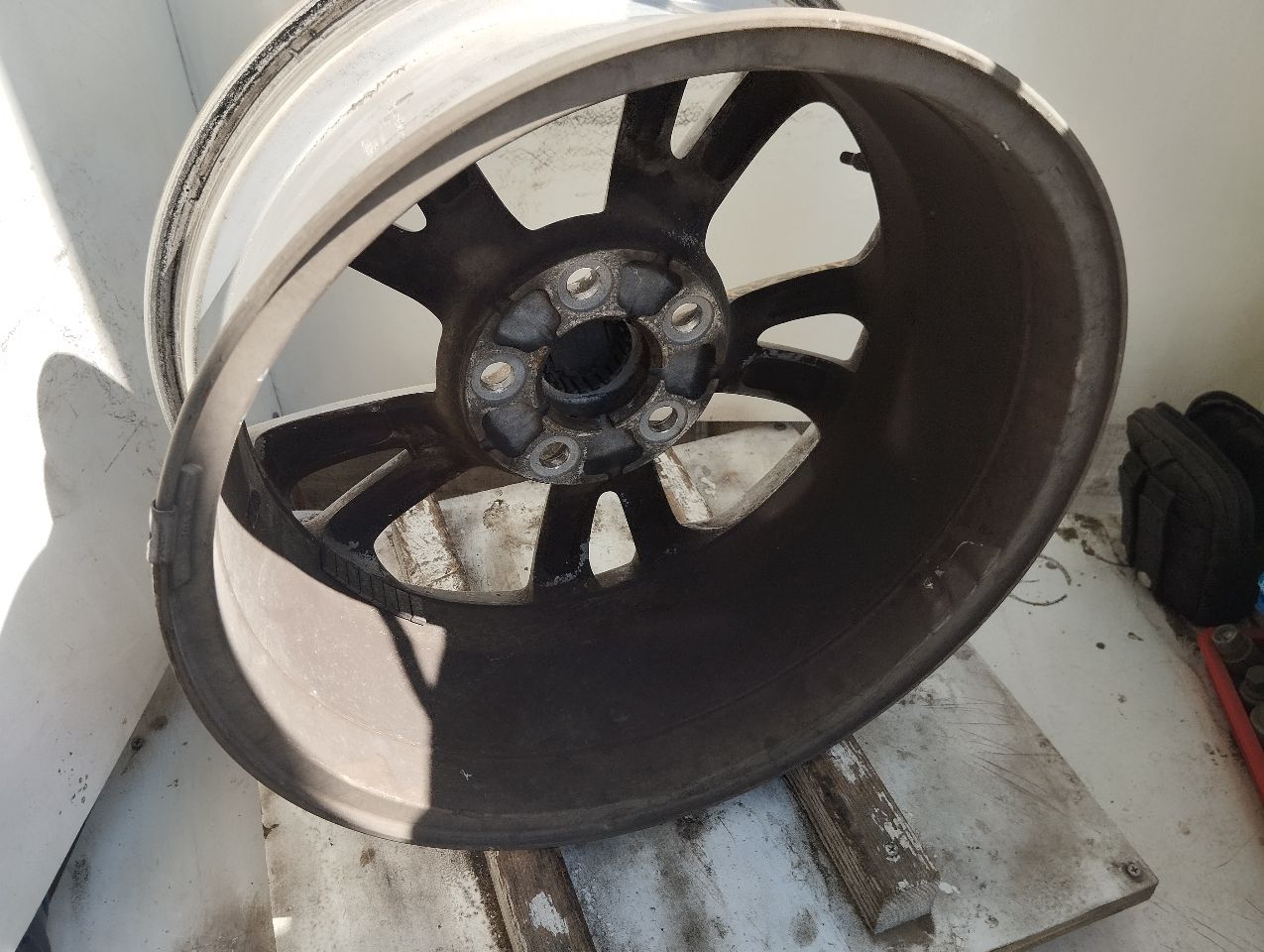 Part image 3