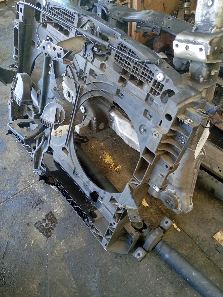 2013 Nissan PATHFINDER Radiator Core Supp