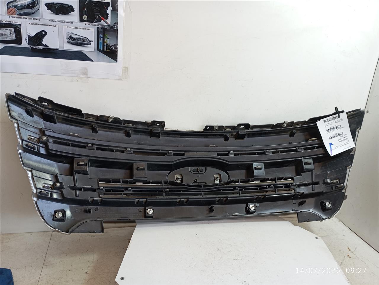 2013 Ford EXPLORER Grille