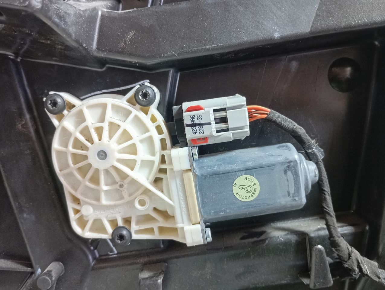 Part image 3