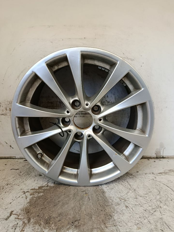 Wheel for 2012-2013 BMW BMW 320i (Sedan) 17x7-1/2 (alloy) 5 spoke V spoke narrow spoke edge and other applications