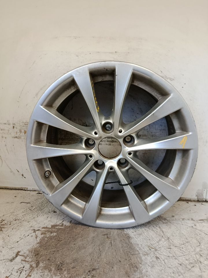 Wheel for 2012-2013 BMW BMW 320i (Sedan) 17x7-1/2 (alloy) 5 spoke V spoke narrow spoke edge and other applications