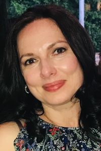 Image of Dana Fernandez