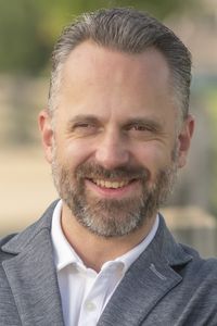 Image of Peter Gibbins