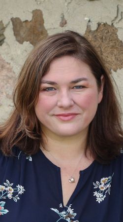 Image of Amanda Bell