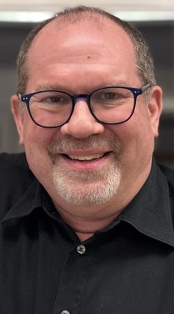 Image of David Esrati