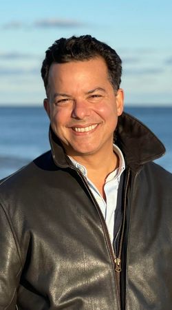 Image of John Avlon