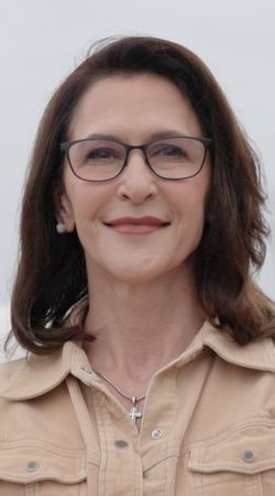 Image of Shelly deZevallos