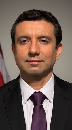 Image of Stephen Leon