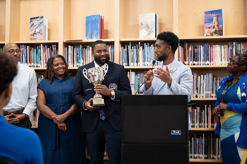Mayor Scott present Attendance Award