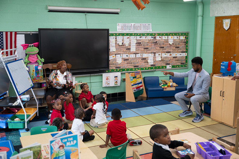 Mayor with students during first day of school